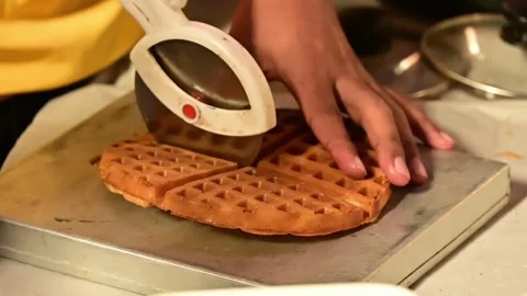 Chef making fresh and crispy delicious waffles at a dessert counter Vídeo Stock 346388956