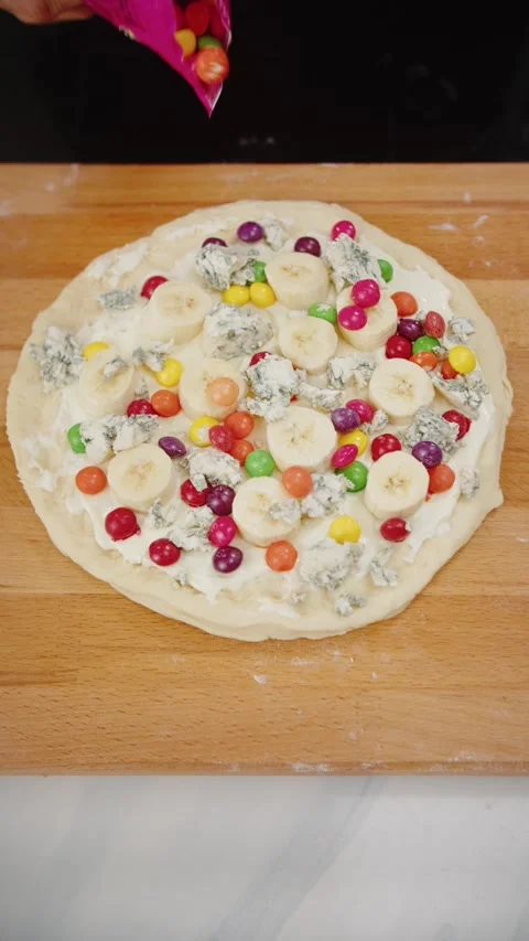 Chef Making Pizza with Candies Vídeos de archivo 282674568