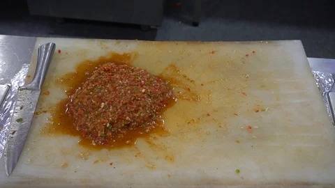 Chef Making Salad, Cooking Table. 库存影片 105878201