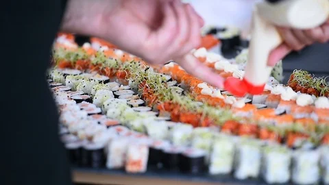 Chef making sushi rolls during a sushi culinary workshop Video stock 102497094