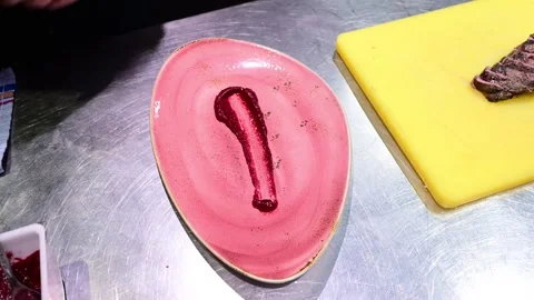 Chef meticulously plating seared tuna with beetroot sauce in a restaurant k.. Stock-Footage 327579950