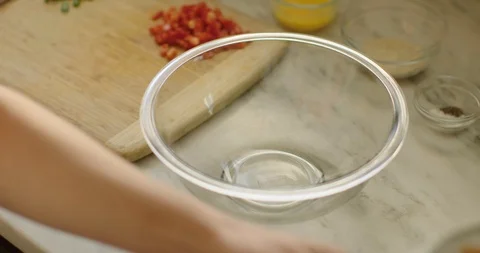 Chef Mixing Fresh Ingredients Vídeo Stock 105370710