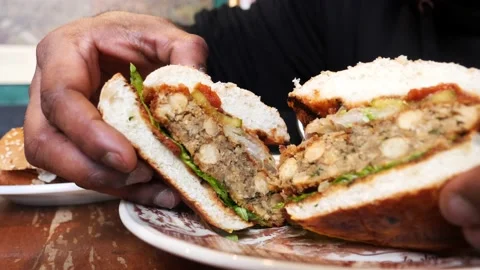 Chef opens a vegetarian burger and showcase inside 库存影片 203897196