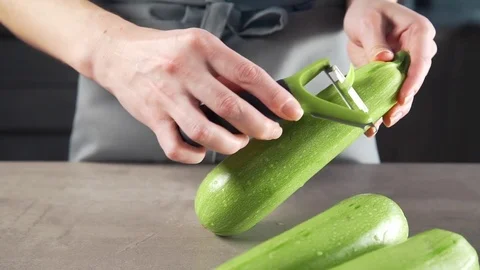 https://images.pond5.com/chef-peels-zucchini-vegetable-ragout-footage-073331144_iconl.jpeg