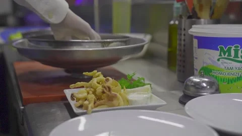 Chef plating crispy fried calamari with sauce  İzmir Turkey 8 dec 2023 스톡 동영상 332116011