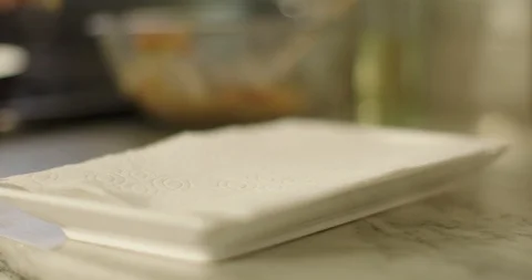 Chef Plating Food 動画素材 105370495