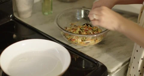 Chef Plating Food 스톡 동영상 105370614