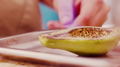 Chef pokar burns avocado fire Vídeo Stock 158982126