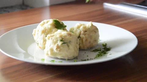 Chef preapering plate Stock Footage 40956751