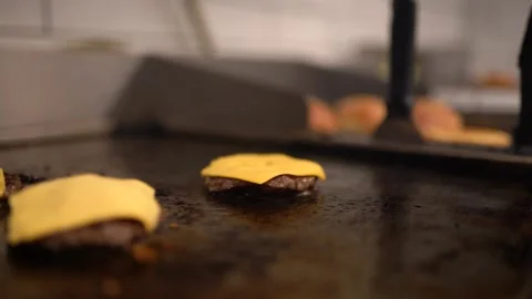 Chef prepares cheeseburger Stock Footage 181036129