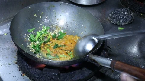 Chef prepares chilli chicken in a restaurant Stock Footage 125818321