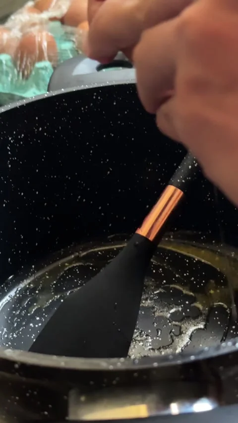 A chef prepares creamy scrambled eggs, close up shot, insert shot Stock-Footage 342574708