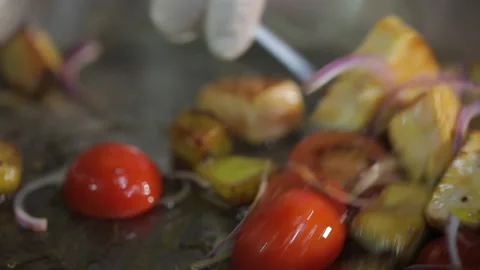 The chef prepares a dish of meat and potatoes in a frying pan 動画素材 154205465
