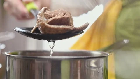 Chef prepares fried beef liver. 스톡 동영상 150888640