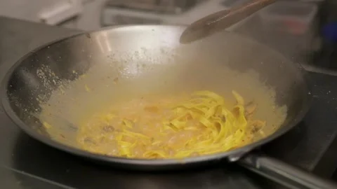A chef prepares fried pieces of meat, peppers in a huge wok in a restaurant - a Stock-Footage 148004957