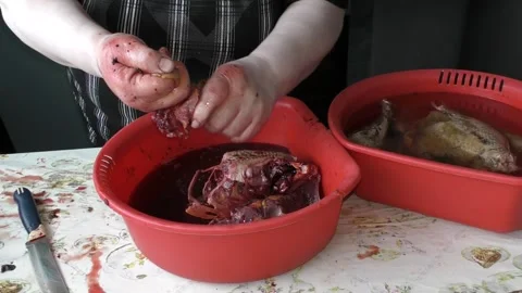 The chef prepares the goose for the festive table for Christmas 스톡 동영상 136642044