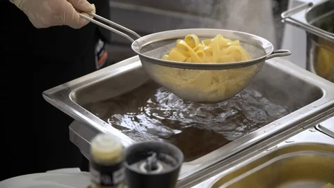 Chef prepares pasta in cheese Video stock 115901802