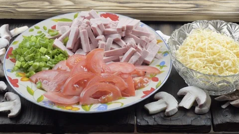The chef prepares to prepare pizza in the kitchen Vídeos de archivo 88981883