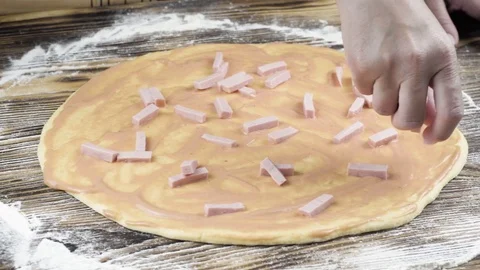 The chef prepares to prepare pizza in the kitchen Vídeos de archivo 88981890