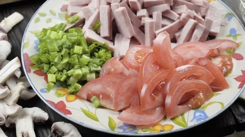 The chef prepares to prepare pizza in the kitchen Vídeos de archivo 88981896