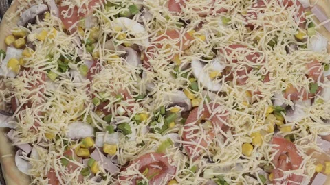 The chef prepares to prepare pizza in the kitchen Vídeos de archivo 88981900