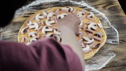 The chef prepares to prepare pizza in the kitchen Vídeos de archivo 88981923