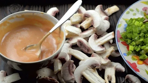The chef prepares to prepare pizza in the kitchen Vídeos de archivo 88981928