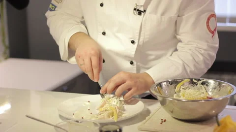 Chef Prepares salad Vidéo 52779065