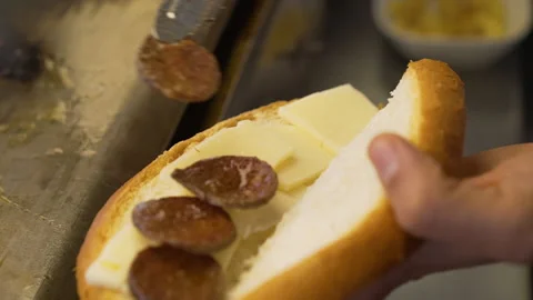 A chef is preparing Ayvalik Toast. Turkish cuisine Vídeo Stock 144586598