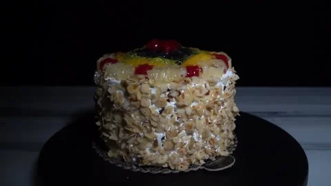 The chef is preparing a birthday or special day cake. Vídeos de archivo 150090250