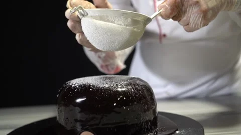 The chef is preparing a birthday or special day cake. Vídeos de archivo 150090779