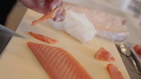 Chef Preparing &amp; Cutting Salmon for Sushi Vídeo Stock 257792627