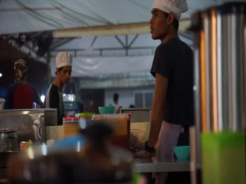 Chef is preparing dishes 스톡 동영상 105023796