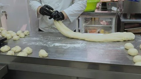 The chef is preparing the dough, the cook is working with the dough in the Foto stock