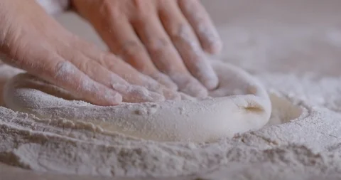 Chef preparing dough for cooking pizza in pizzeria. Stock-Footage 125607375