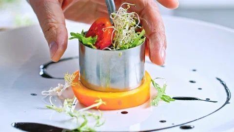 Chef preparing fancy salad Видео 85484590