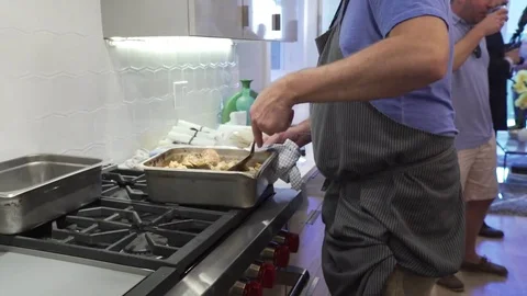 Chef preparing food on a stove. 库存影片 80507859