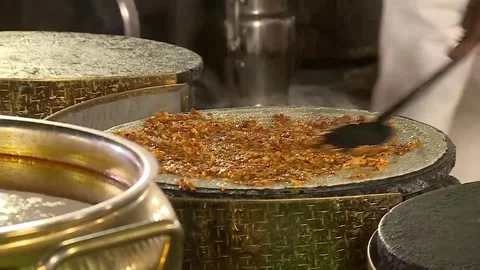Chef Preparing Fresh Dosa at a Live Catering Counter 動画素材 346389528