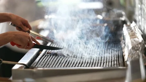 Chef preparing grilled meat in a restaurant 스톡 동영상 161073420