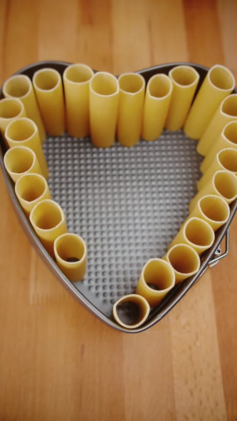 Chef Preparing Pasta in Pan Vídeos de archivo 283252109