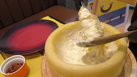 Chef preparing pasta in a restaurant, Make Cheesy Pasta 스톡 동영상 307514020