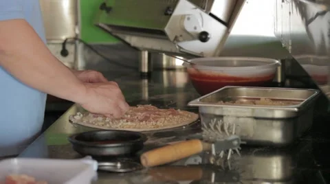 Chef preparing a pizza Video stock 56658057