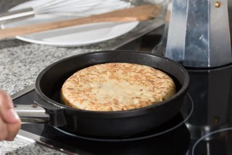 Chef preparing a potato omelette Stock-Fotos