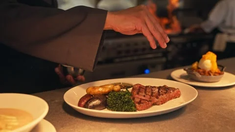 Chef Preparing Steak Chicken And Cooked Beet Salad At a Resort Travel Vídeos de archivo 280514723