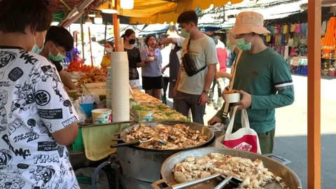 Chef is preparing yummy cuttlefish for customers at Chatuchak Weekend market Stock Footage 176915942