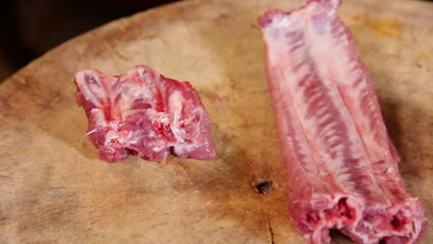 The chef processed and chopped the ribs (1) Video stock 202162170