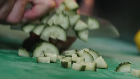 The chef professionally slices the cucumber. Stockbeeldmateriaal 172247917