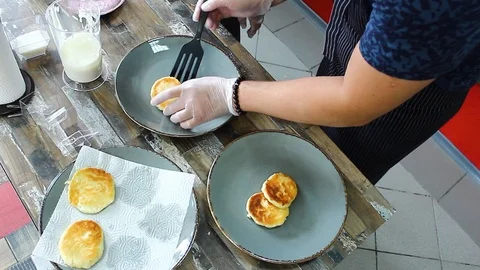 The chef puts finished pancakes from a swipe on the plate for decoration Stock Footage 112508514