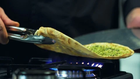 Chef Puts The Pita Bread On The Gas Fire Plate 動画素材 125348039