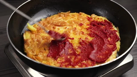 Chef puts red tomato paste or sauce on a basic potato pizza 스톡 동영상 145332034